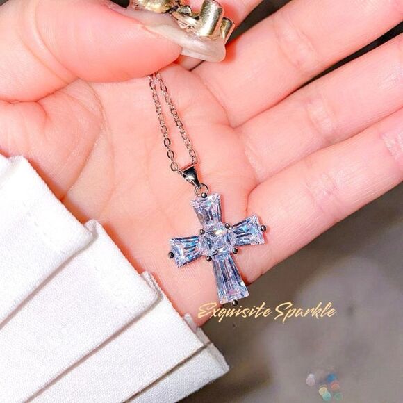 💖Gorgeous Sparkling Cz cross pendant on a 24” Silver Snake chain - Picture 9 of 16
